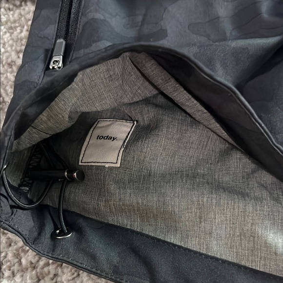 Vuori Black and Gray Windbreaker Jacket pit to pit 19 - Picture 3 of 6